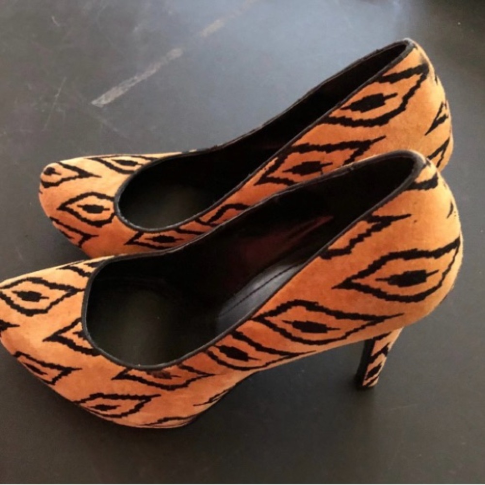 Bcbgeneration Tan And Black Suede Patterned Heels… - image 2